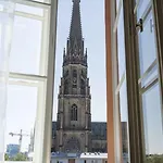 Leonardo Boutique Center