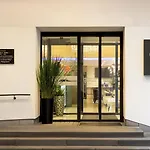 Leonardo Boutique Center