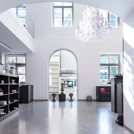 Leonardo Boutique Center