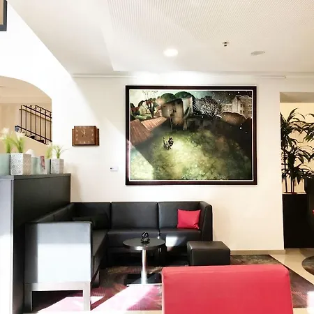 Leonardo Boutique Center Hotel Linec