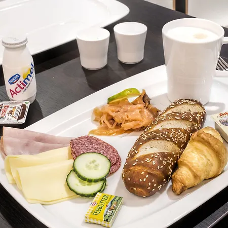 Hotel Leonardo Boutique Center 4*