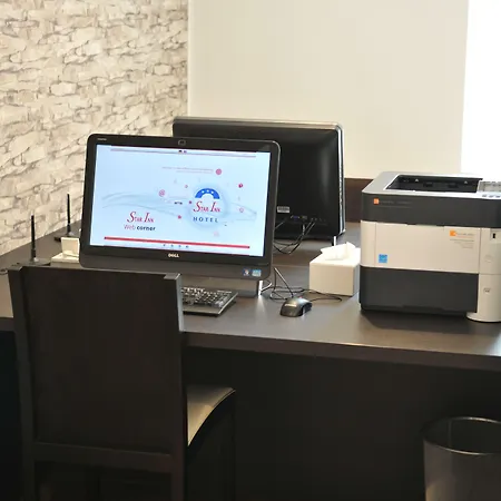 Leonardo Boutique Center Hotel 4*