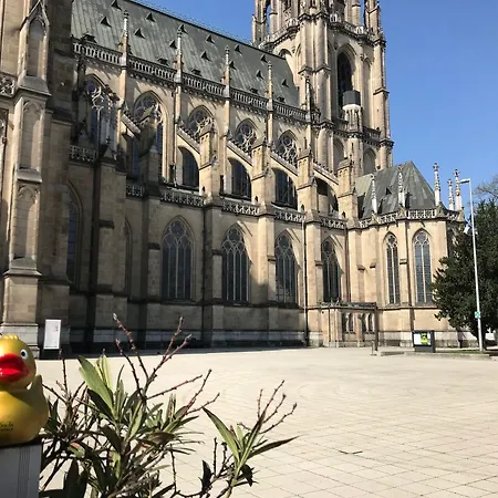 Leonardo Boutique Center