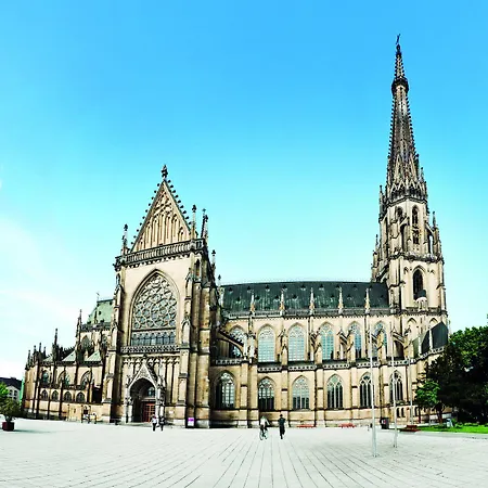 Leonardo Boutique Center Hotel