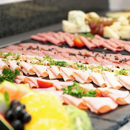 Leonardo Boutique Center