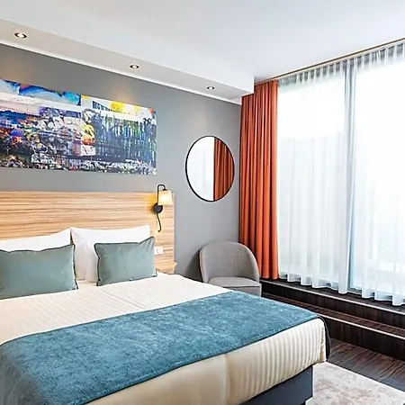 Leonardo Boutique Center 4*