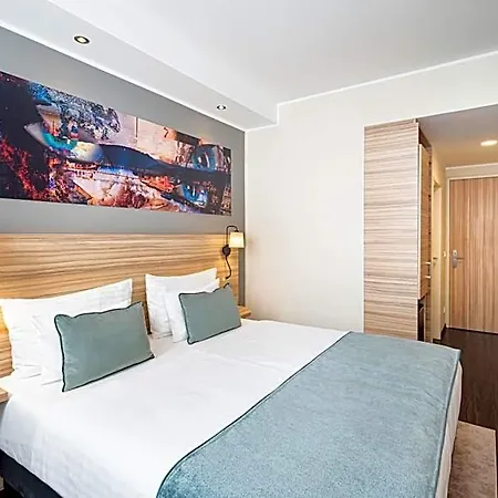 Leonardo Boutique Center Hotel