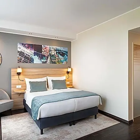 Leonardo Boutique Center Hotell 4*