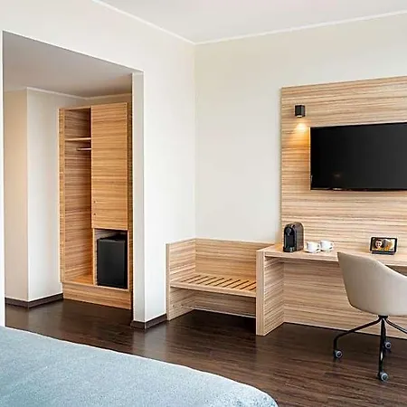 Leonardo Boutique Center Hotel
