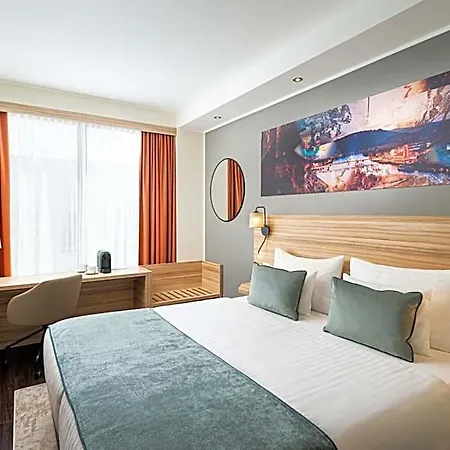 Leonardo Boutique Center Hotel