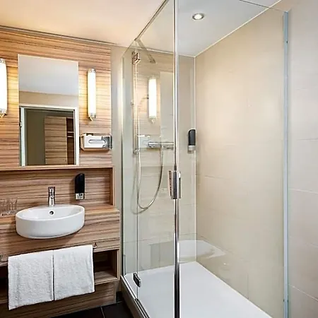 Hotel Leonardo Boutique Center 4*
