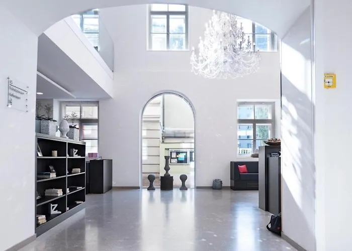 Leonardo Boutique Center