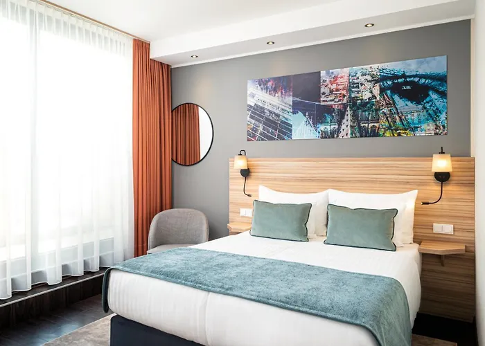 Leonardo Boutique Center