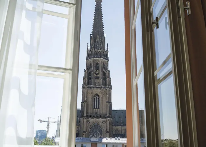 Leonardo Boutique Center