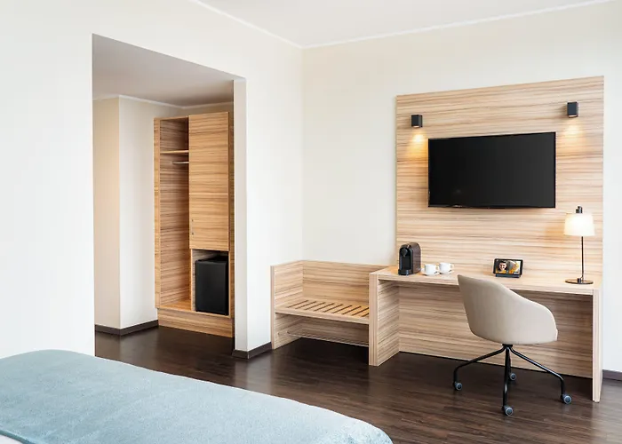 Leonardo Boutique Center Hotel 4*