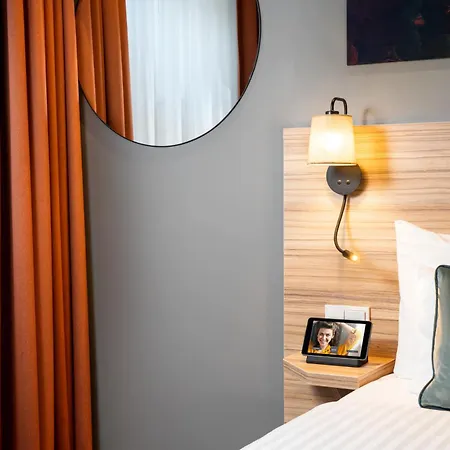 Leonardo Boutique Center Hotel