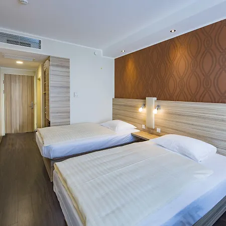 Leonardo Boutique Center Hotel 4*