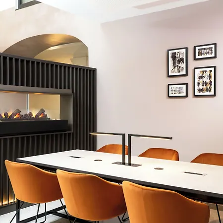 Leonardo Boutique Center Hotel