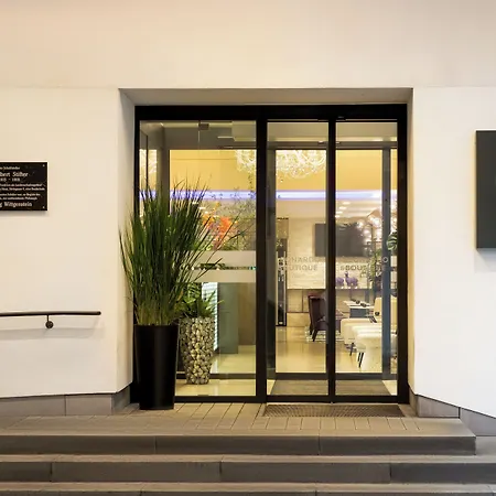 Leonardo Boutique Center